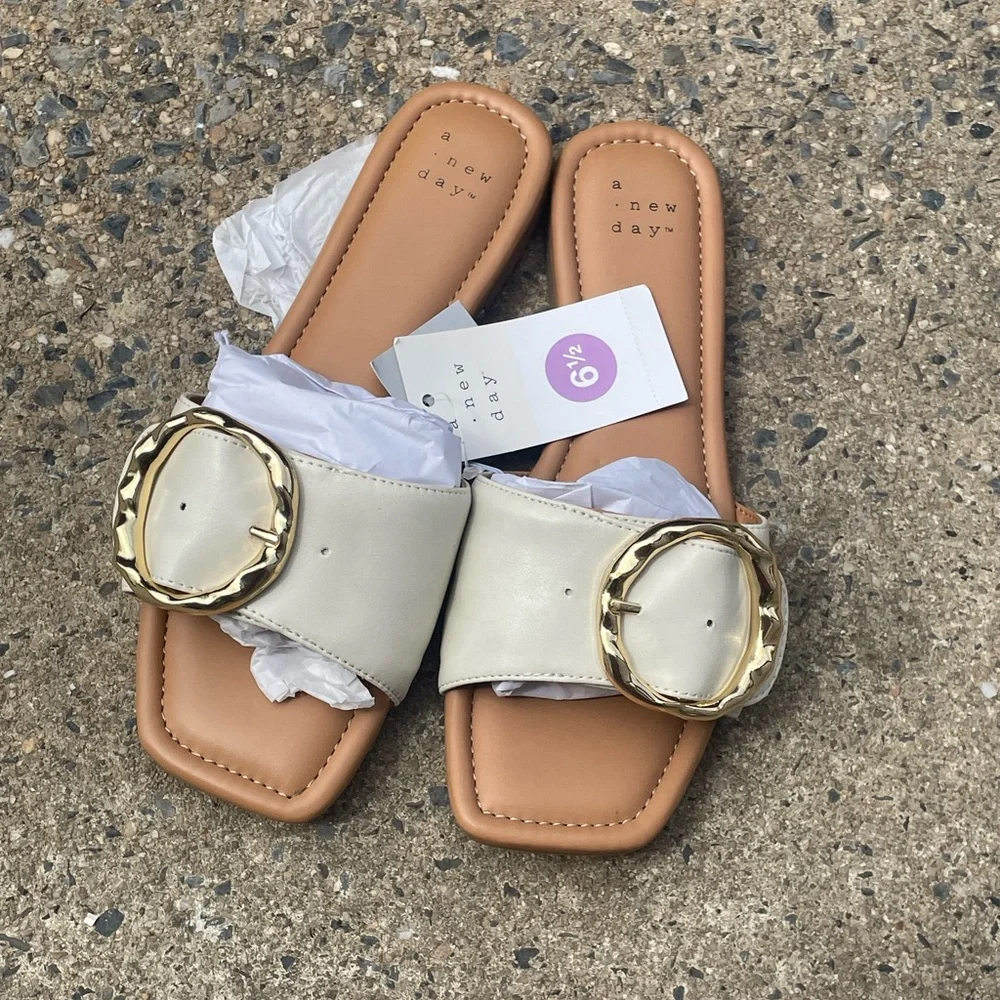 A New Day Bennie Sandals, Cream/Gold, Memory Foam, Size 6.5, NIB‎
